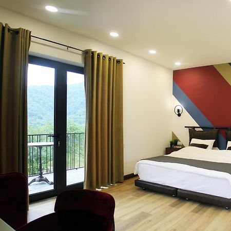 Hover Boutique Hotel Дилиян Екстериор снимка